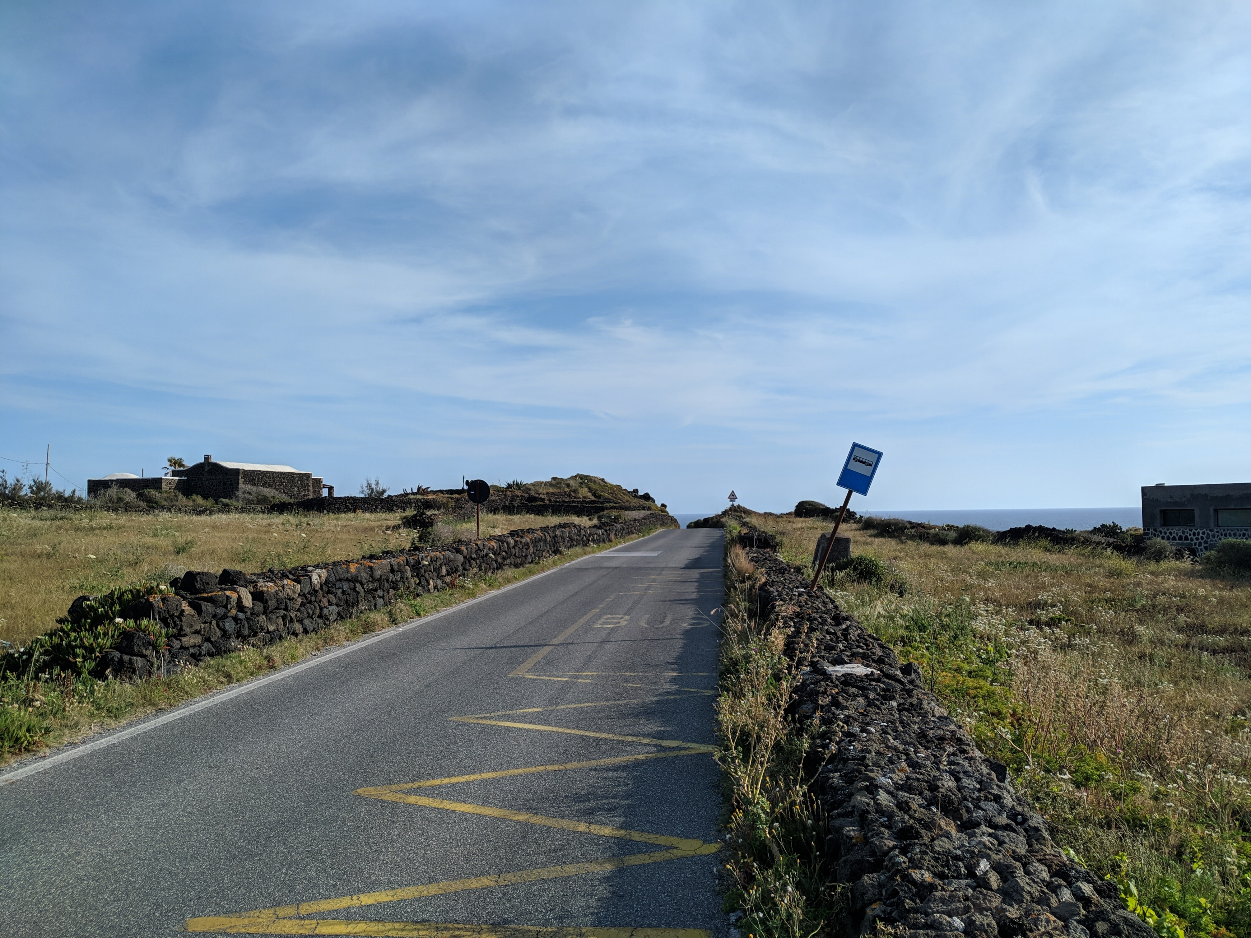 Pali divelti in zona Parco Archeologico Sesi di Pantelleria