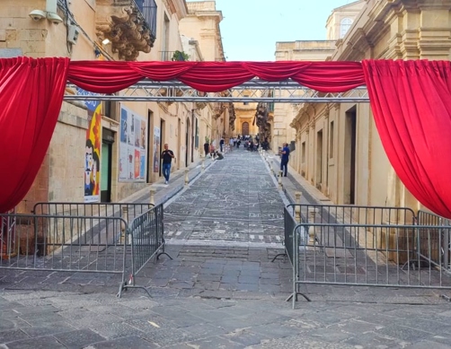 Noto, l’Infiorata 2024 è dedicata a Giacomo Puccini